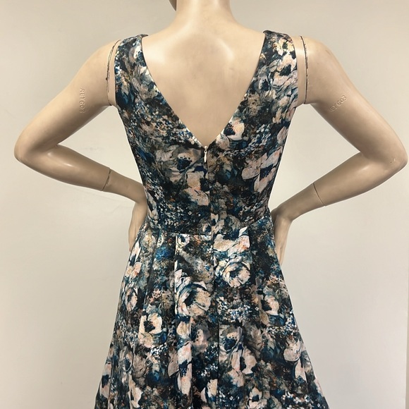 Aidan Mattox shutters sleeveless print double V-Neck long gown - Picture 8 of 14